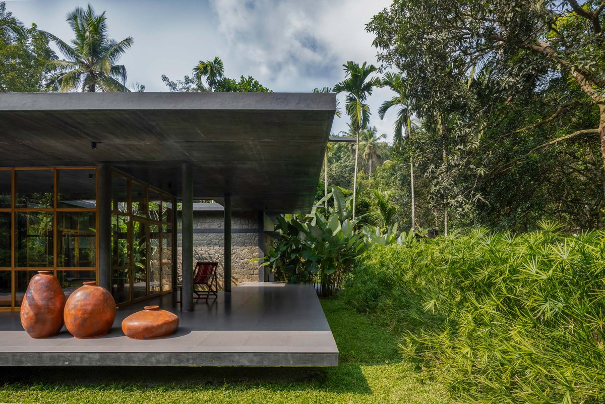 arcfly_ft's tweet photo. ↃC House by 3dor Concepts
https://t.co/8lsSqhYbm2
‘Live in the lap of nature’.
Photographs: Prasanth Mohan (Running Studios)
Location: Thamarassery, Kerala, #India
#architecture https://t.co/91tc4zNN0f