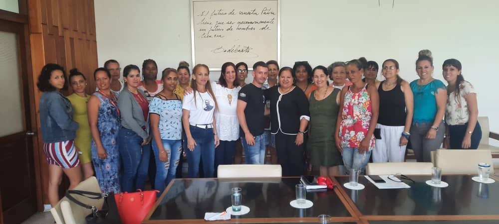 Cómo parte del programa de visita del Secretariado nacional de la FMC y en presencia de Teresa Amarelle Boue Miembro del Buró Político y Secretaria General de la Organización,de efectuó taller de violencia de género en el centro cientifico CENSA #MujeresEnRevolución #Mayabeque