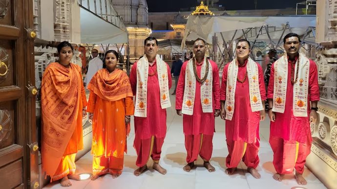 #KashiVishwanathTemple 
#UPPolice ज्ञानवापी मंदिर में।🙏
सुरक्षा प्रथम।