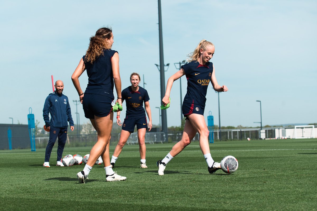 Une séance sous le soleil au Campus PSG ☀️ 🔜 #EAGPSG