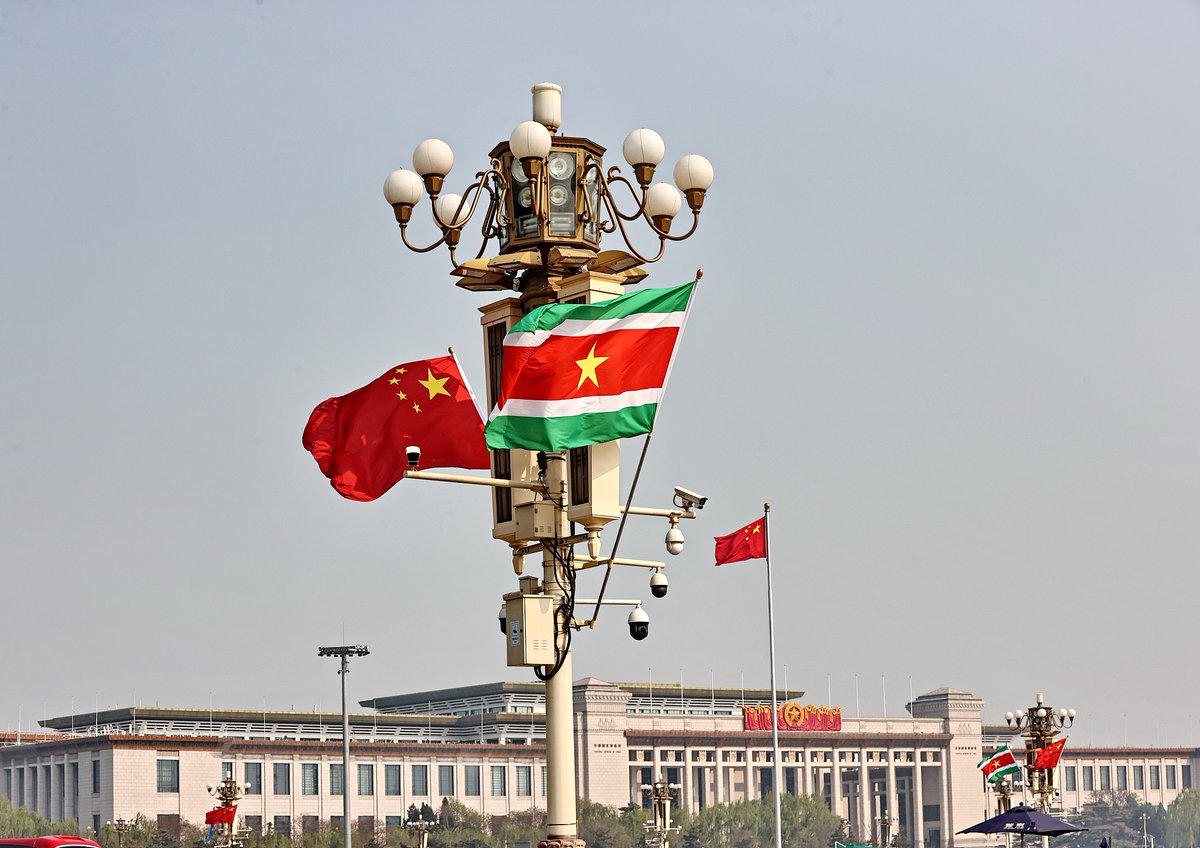 Chinese President Xi Jinping held talks with President of the Republic of Suriname Chandrikapersad Santokhi in Beijing on Friday.