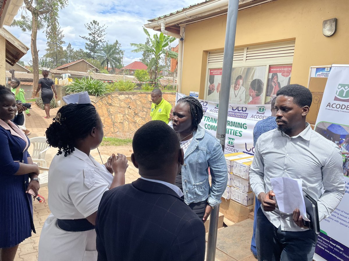 #HappeningNow: Handover of Immunization shelter & medical supplies to support the maternity Unit at Kawaala HCIV grateful @ACODEVU & @LcaUganda for centering expertise from @KCCAUG Health Directorate to meet the dire need at the facility hence#localizationUg.
#LCAUganda
#LCAJAPII