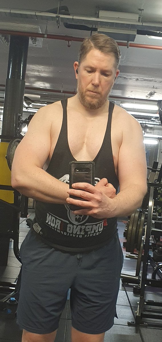 That Friday Feeling and a good ol titty pump 💪💪 another gym week smashed 👊 #bodybuilding #muscles #pecs #hevage #pumped #gethuge #swoleisthegoal #gymbox #gymboxbank  #TeamLetsGetHuge #TeamVikingMuscle