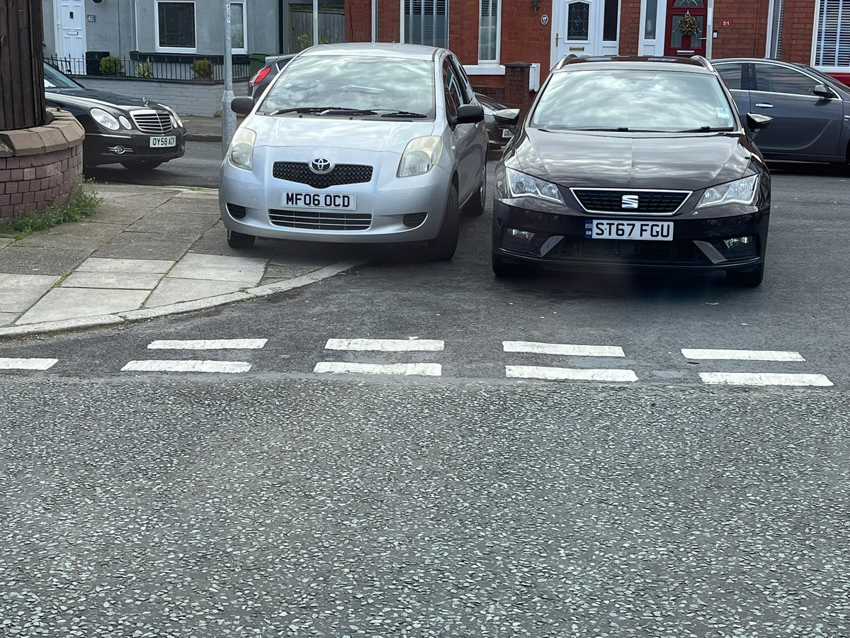 Yes they’re both parked! #pavementparking