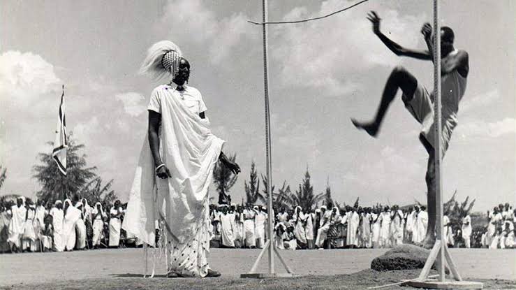 Rwandans are known to be great high jumpers in the pre-colonial period as they could clear even 2.0 meters high. Gusimbuka (high jump) was arranged mainly as entertainment for Rwandan kings or during special occasions, like weddings.

#powerofafrica #discoverafrica #africa