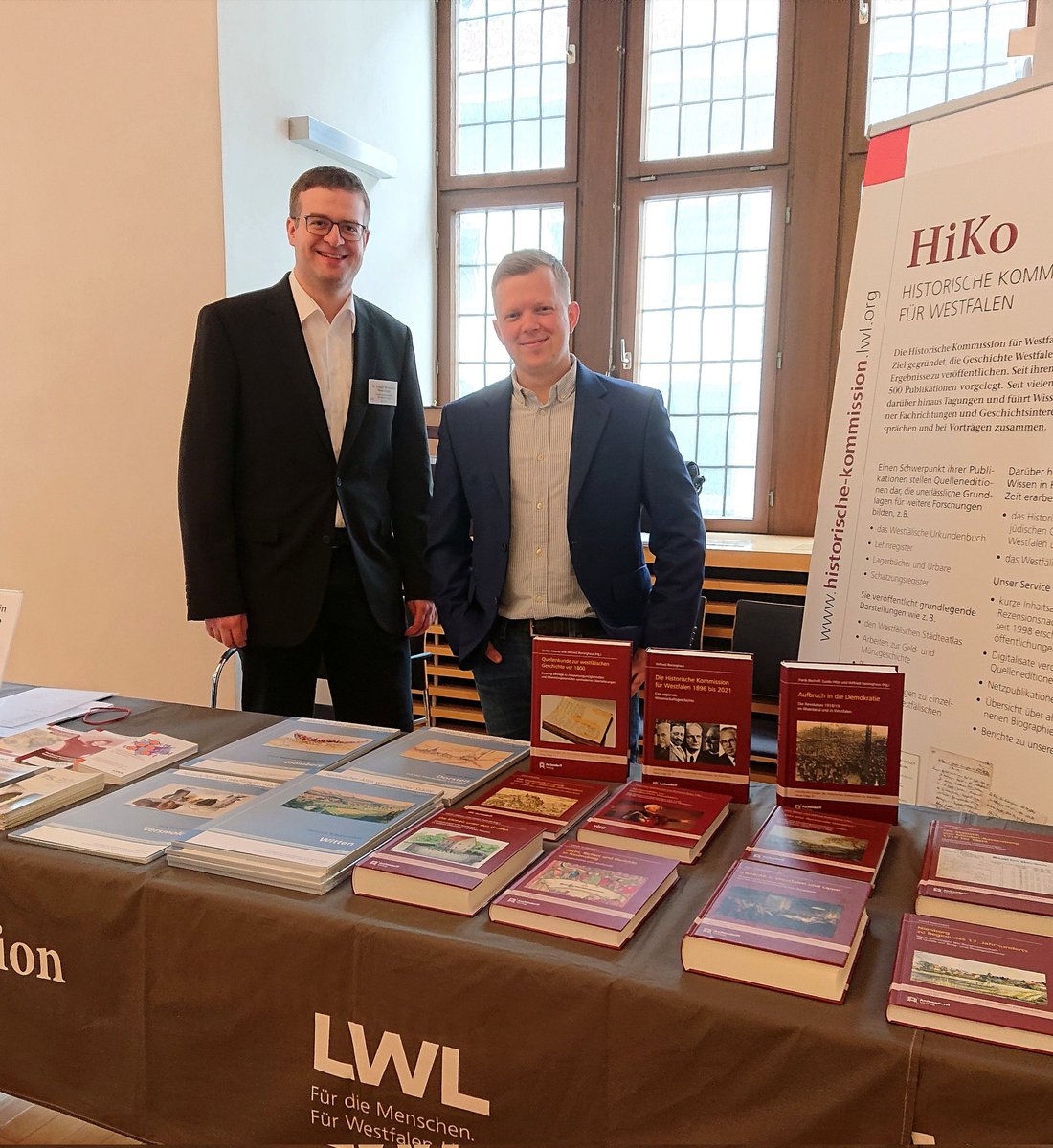 Eröffnung der Hauptversammlung der @LWL_HiKo im schönen Paderborner Rathaus. @f_steinfals & Gregor Weiermüller sorgen für den perfekten Einstieg. Wir sind mit @malte_thiessen als Vorstands beisitzender dabei & freuen uns auf den anregenden Austausch mit  60 Teilnehmenden.