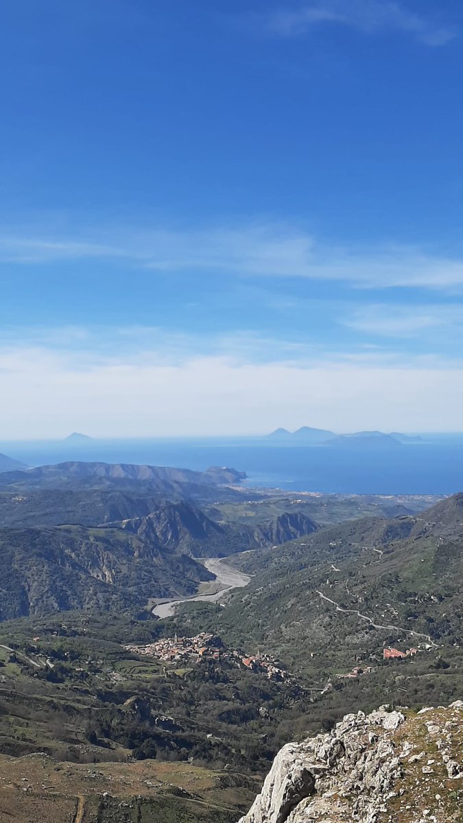 Sapevate che la Rocca di #Novara è detta anche il Cervino di Sicilia? Un paesaggio naturale, eccezionalmente ricco e lussureggiante, inserito tra i Siti di Importanza Comunitaria per la conservazione degli habitat naturali. visitsicily.info/novara-di-sici… 📷 G. Buemi #visitsicilyinfo