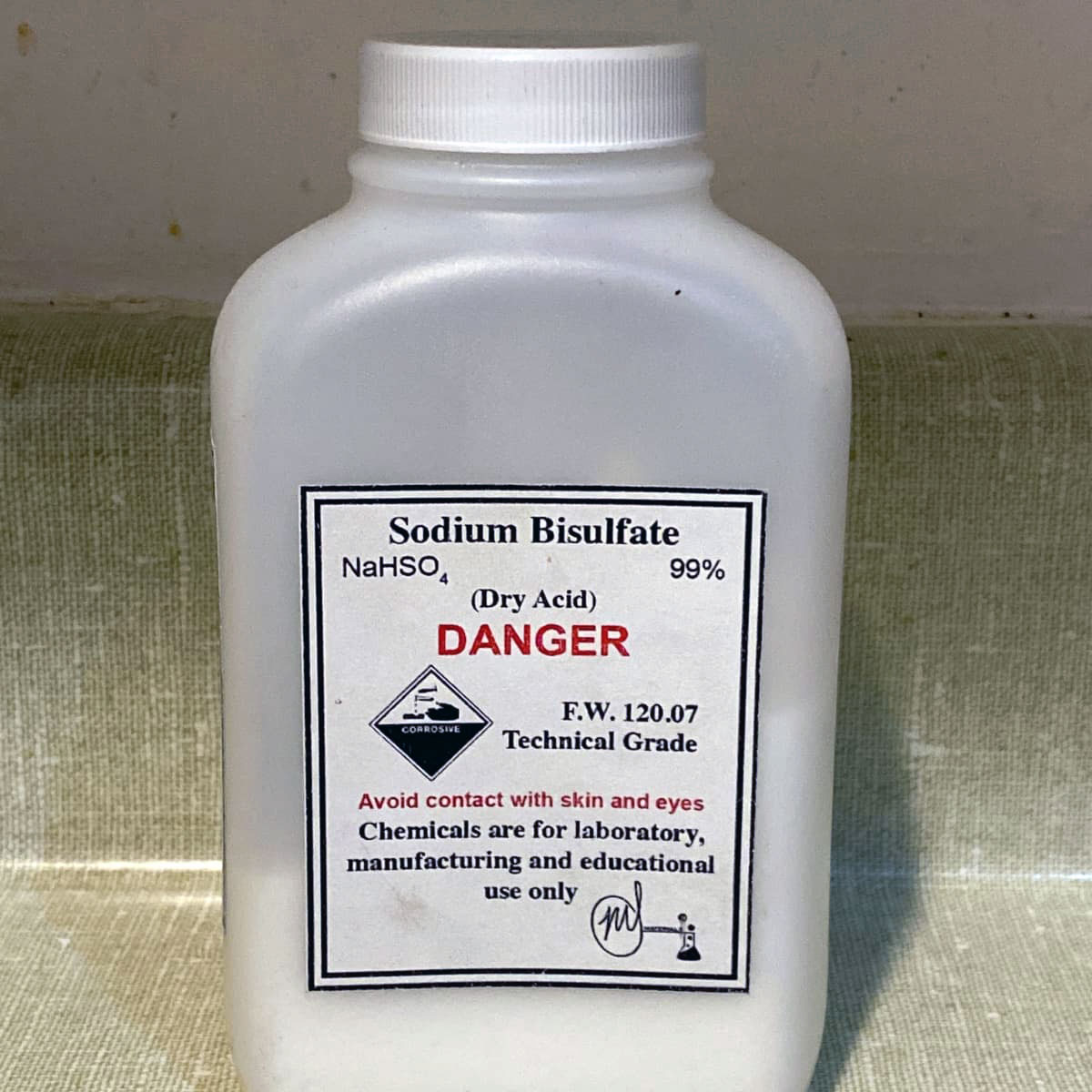 Bisulfate de Sodium et Piscine : l’agent réducteur du pH dlvr.it/T5Pjsb
