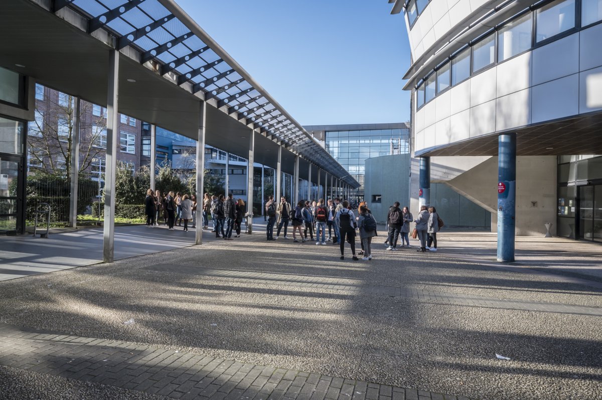 L'Université de Lille occupe la 12e place du classement des meilleures universités de droit françaises ⚖️

Publié par <a href="/Figaro_Etudiant/">Le Figaro Étudiant</a>, ce classement se base sur plusieurs critères et octroie une note de 15,1/20 à la <a href="/FSJPS_Ulille/">FSJPS Ulille</a> 👇 etudiant.lefigaro.fr/article/decouv…