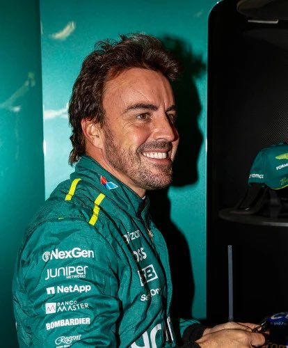 🚨 Aston Martin se reunió con Honda antes de renovar a Alonso. Honda mencionó que no era un problema para ellos. Todos están contentos con el nuevo acuerdo con Alonso. Honda quiere ganar y 'sonreír junto' a Alonso. [@KemalSengulll]