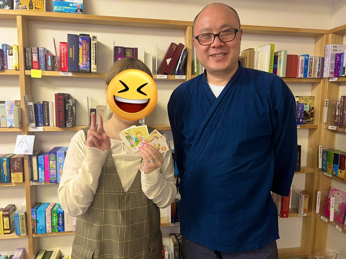 makiaworks's tweet photo. たぶん日本一タロット出版に詳しいヴィジョナリー・カンパニーの大塚さんに相談に乗ってもらった🥳✨

タロットもうすぐ描き終わるけど、印刷、販売、権利関係、謎だらけだったから、相談してよかった〜✨

カードを通して人に幸せをもたらしたい、そんな大塚さんの言葉、素敵だと思った✨がんばる❣️ https://t.co/zEO3Hcqk4Y