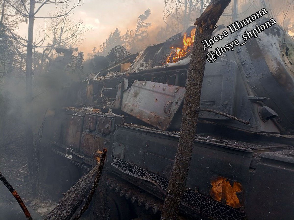 Destroyed Russian 9A317 of the Buk-M2 air defence system. As said, the strike was carried out by a drone. Somewhere near Robotyne, Zaporizhzhia front. Destroyed presumably between 5th and 10th of April 2024. t.me/dosye_shpiona/…