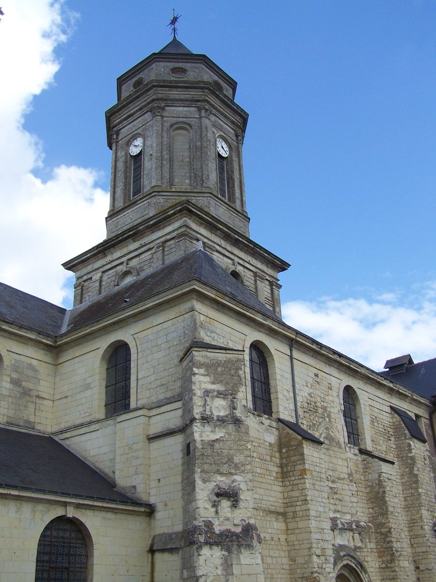 Le 12 avril 1702 est inhumé à Saint-Florent-le-Vieil (Maine-et-Loire) le corps de Pierre Gelaiseau, maître tailleur de pierres, âgé d'environ 59 ans, qui est 'tombé de dessus l'église' de l'abbaye la veille au soir. 

#AD49, BMS Saint-Florent-le-Vieil, 1700-1731, vue 39/541.