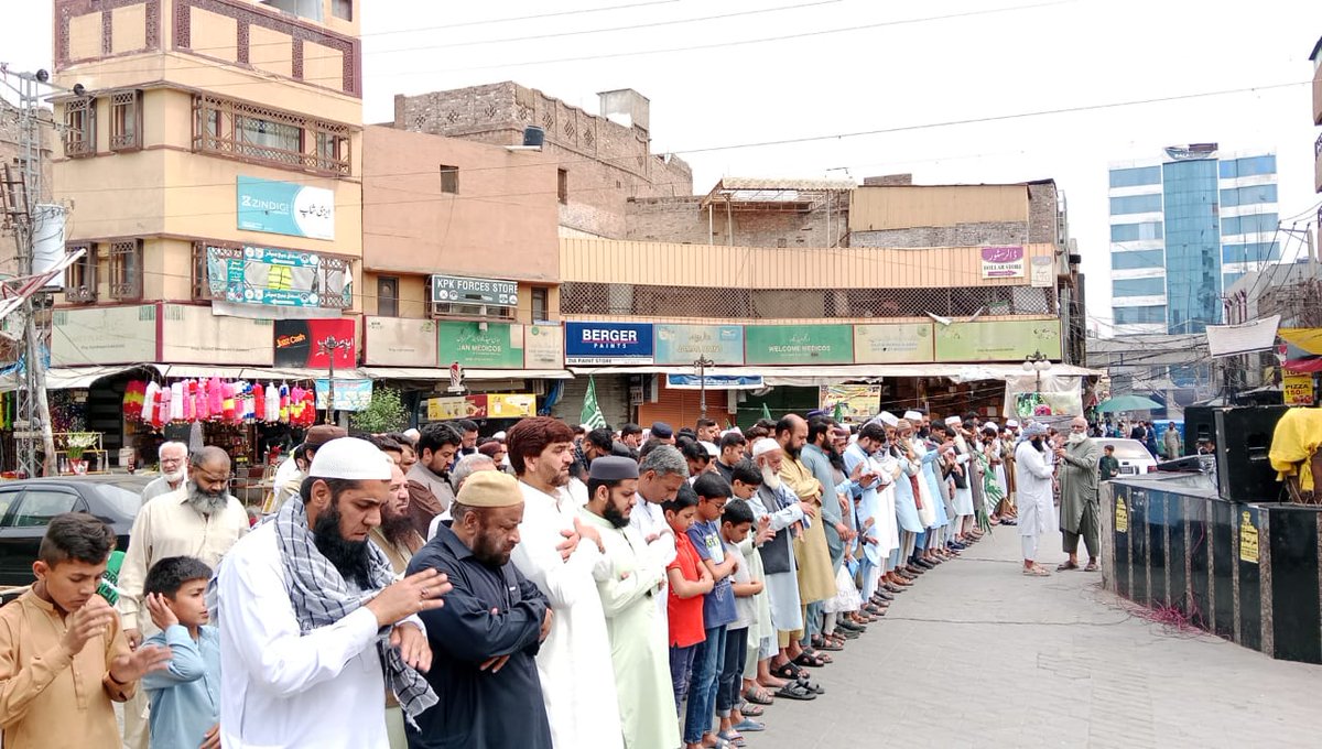 پاکستان مرکزی مسلم لیگ پشاور کے زیر اہتمام عید کے دن اسماعیل ہانیہ کے بیٹوں اور فلسطینیوں کے غائبانہ نمازِجنازہ فوارہ چوک پشاور صدر میں ادا کی ۔ #pmml #PakStandsWithPalestine