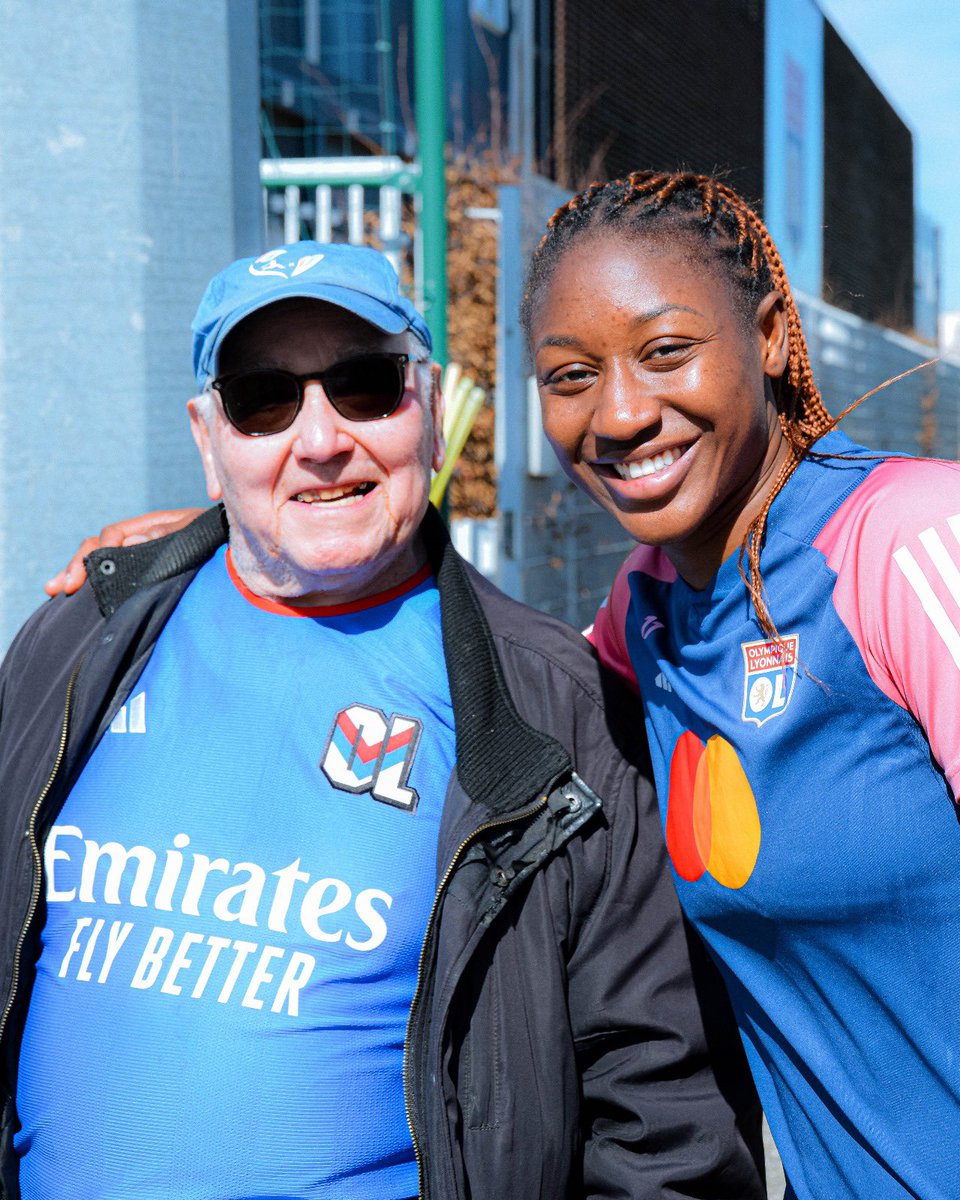 Pierre et l’@OLfeminin, une vraie histoire d’amour 🫶🏼 Pierre, fidèle supporter de l’OL Féminin depuis de nombreuses années, a reçu une belle surprise pour ses 90 ans : assister à l’entraînement des filles, comme il le faisait autrefois ❤️💙 #OLF #OL #OLFEMININ #OLFONDATION