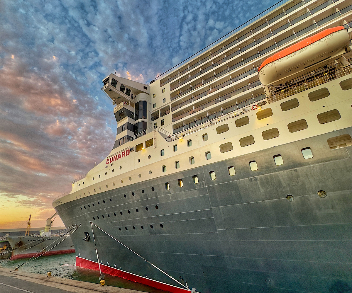 Back in Cape Town Harbour today - The Queen Mary 2 🚢🇿🇦 Looking forward to a repeat performance @cunardline Best Views, Lunch and Dinner reservations at Beluga Restaurant 🍽️🚢🇿🇦 @BelugaCapeTown @VandAWaterfront @lovecapetown @RestaurantsinSA restaurants.co.za/beluga-restaur…