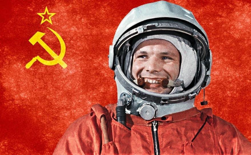 🚀 Hoy recordamos al hijo de un carpintero que se sacrificó por la humanidad y ascendió a los cielos para volver entre nosotros: Yuri Gagarin. El primer ser humano en viajar al espacio demostró lo lejos que se puede llegar poniendo la ciencia al servicio del pueblo. Поехали!