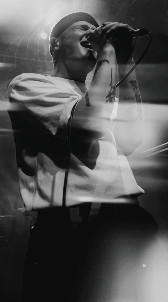 _emptysheets's tweet image. the edit vs the original