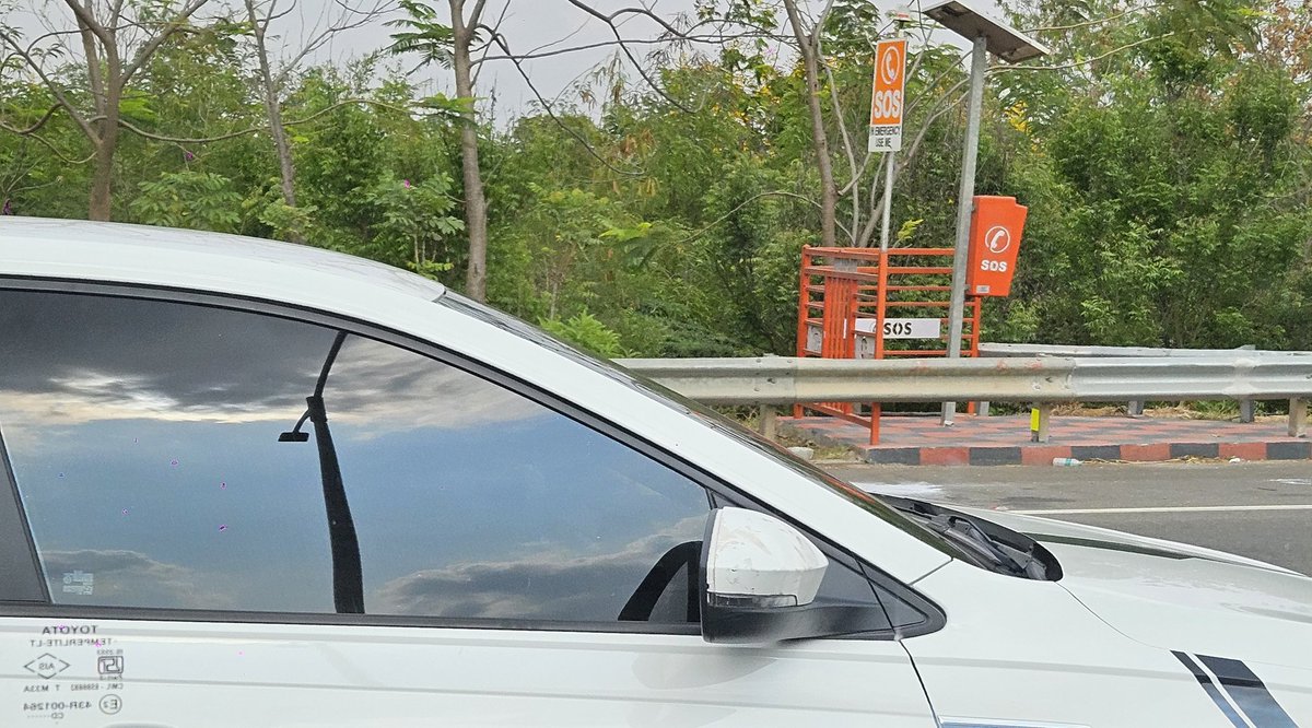 @NHAI_Official @hydcitypolice @HYDTraffic Do have a look - This is a SKODA SLAVIA which is Illegally Modified with No Number Plate In Front/Back+Black Tinted Glass Across And Illegally Modded Exhaust On ORR (NANAKRAMGUDA to SHAMSHABAD WAY) Crossed toll time around 1440hrs