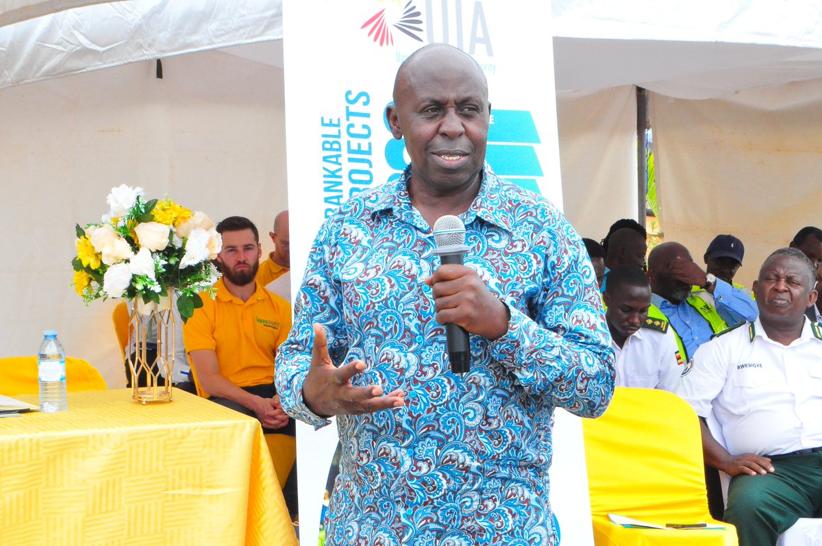 @ugandainvest Investors Baraza: Head of State House Anti-Corruption Unit @AntiGraft_SH Brig Henry Isoke tells investors that the Unit is there to serve them; urges them to reach out if they face any corruption-related challenges. @HonAniteEvelyn @ShieldInvestors