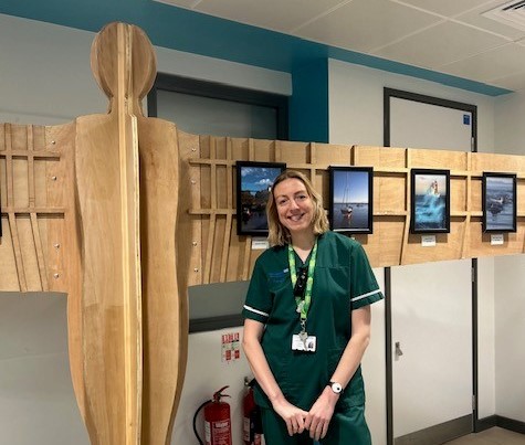 Meet Sarah.👋 Sarah's worked at @Gateshead_NHS since 2018 & recently started a new role as a Women's Health & Paediatric Pharmacist. She's now shared a typical day in her role, looking at how her work helps to support staff & patients.✅ More: gatesheadhealth.nhs.uk/news/the-role-…