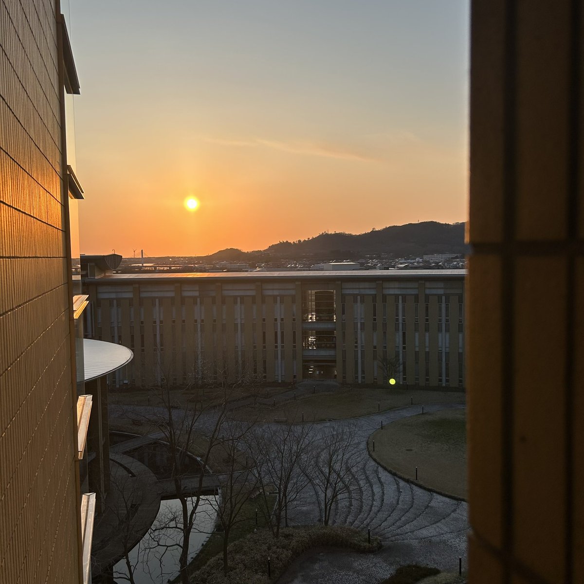 今日は本荘キャンパスで講義でした。夕陽が眩しい季節になってきました。
#秋田県立大学 #本荘キャンパス