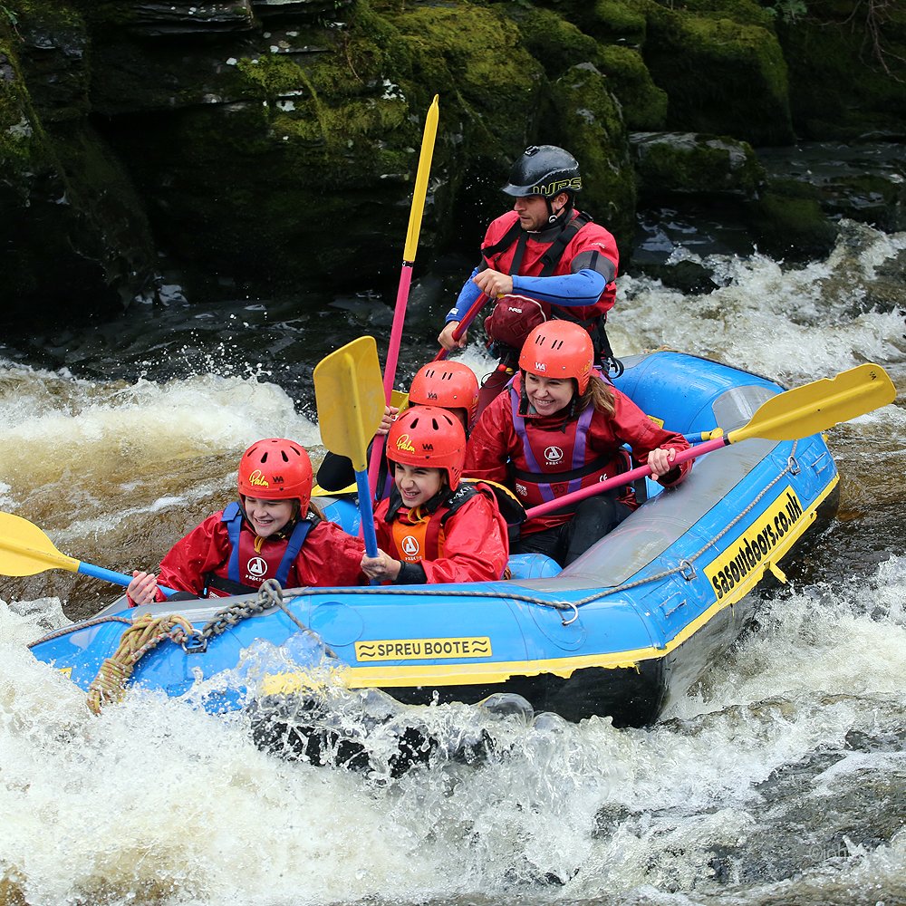 #FridayFeeling #WeekendReady #adventure time #WhitewaterRafting #FindYourEpic the #rafting #FUN continues 💪 @WWAct #NorthWales whitewateractive.co.uk 01978 860 763