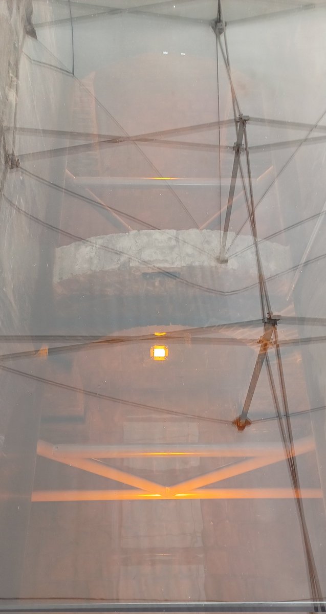 De glazen plaat op de waterbak in #Appingedam ligt er op! Bijna klaar. De foto van de binnenkant is wat onscherp ivm het tentje wat er nog staat. Aanwinst.