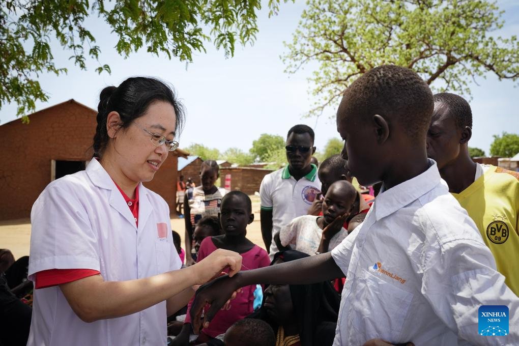 Chinese medics provide free treatment to vulnerable community hosting UN peacekeepers in South Sudan english.news.cn/20240411/06a6f…