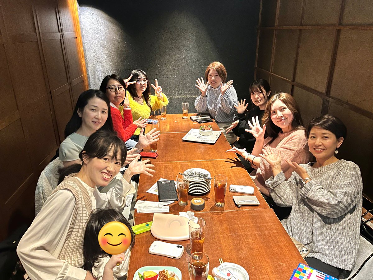 _maria_design_'s tweet photo. 今日は小山さん(@koyama_sns )の
コンサル生の皆さんとランチ会でした✨

自分は当たり前のことが
相手にとっては欲してた答えだったり、
自分の経験が誰かの役に役に立ったり…

横のつながりってやっぱり大切…👀

それぞれ自分なりの形で頑張ってるお話を聞いて
刺激を沢山いただけた日でした🌼☺️ https://t.co/HFxHcleM2Y