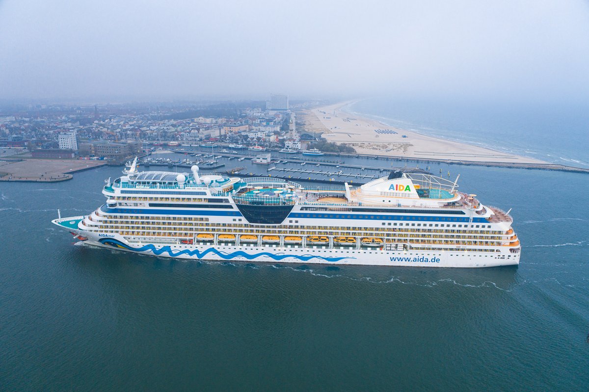 Willkommen zuhause #AIDAmar: Große Party am Kreuzfahrtkai in #Warnemünde zur Eröffnung der #Kreuzfahrtsaison 2024; mehr unter t1p.de/0d7rv