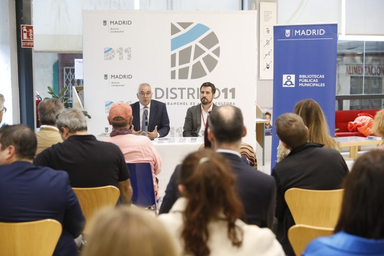 📢@JMDCarabanchel estrena este año su I Feria del Libro 📚 ✅Trece librerías, papelerías y editoriales participan en la cita que ha presentado el concejal @carlosizqtorres 📅Del 26 al 28 de abril 👉informate.madrid.es/bqu103