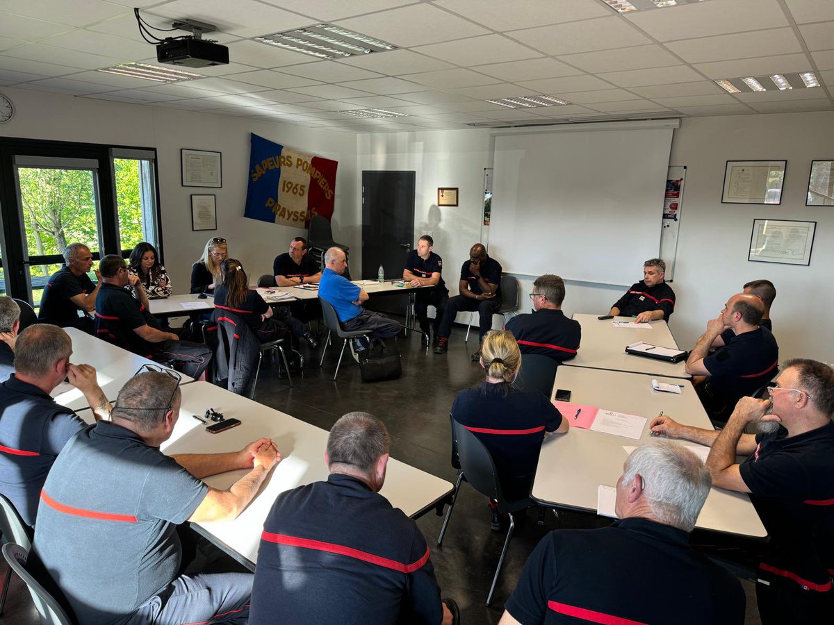 sdis47's tweet image. 📸 #Réunion au CIS #Prayssas avec la Cie Support et Liaison #Agen pour échanger sur différents sujets #matériel #procédure #suap en présence du #SSSM et de l&apos;#Aspré