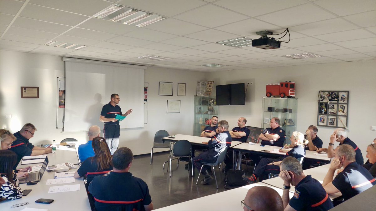 sdis47's tweet image. 📸 #Réunion au CIS #Prayssas avec la Cie Support et Liaison #Agen pour échanger sur différents sujets #matériel #procédure #suap en présence du #SSSM et de l&apos;#Aspré