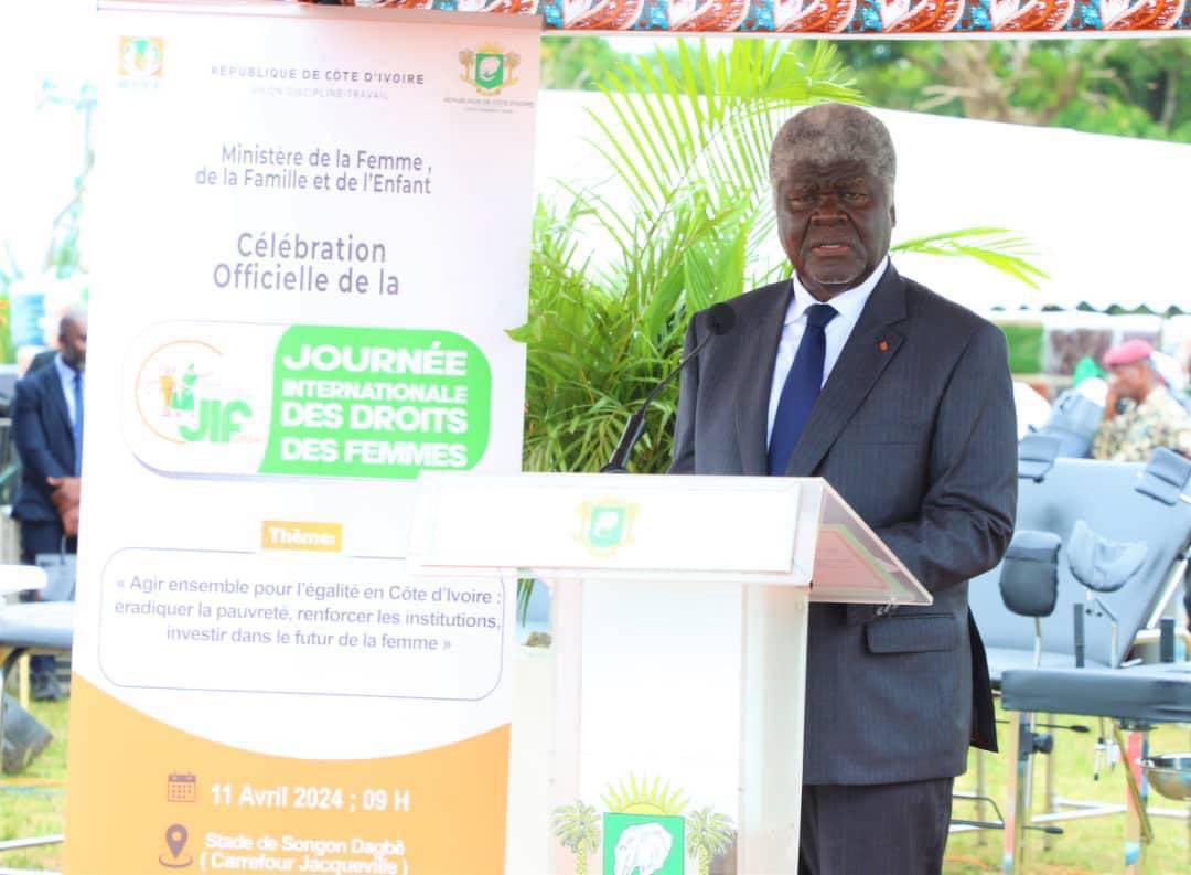 MariatouKONE1's tweet photo. Aux côtés de la Première Dame, Dominique OUATTARA @dominiqueouat , à Songon pour la Journée Internationale des droits de la Femme.
Son soutien aux femmes est remarquable.
Avec le #FAFCI , l'autonomisation des femmes est une réalité.
#JIF2024 https://t.co/b5CfStyz7t