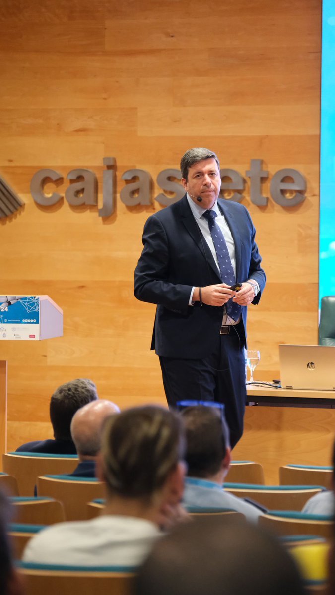 COITTCAN's tweet photo. #coittcan #FOROTELECOS2024 continuamos con el ponente 
Carlos González Delgado
Director Estrategia, Datos y Sostenibilidad @cajasiete con De la Inteligencia Artificial Generativa con datos mundiales/generales a aplicarlo con mi información  
@coitt_aegitt
 @deteite 
#somostelecos https://t.co/HNI4INlGkW