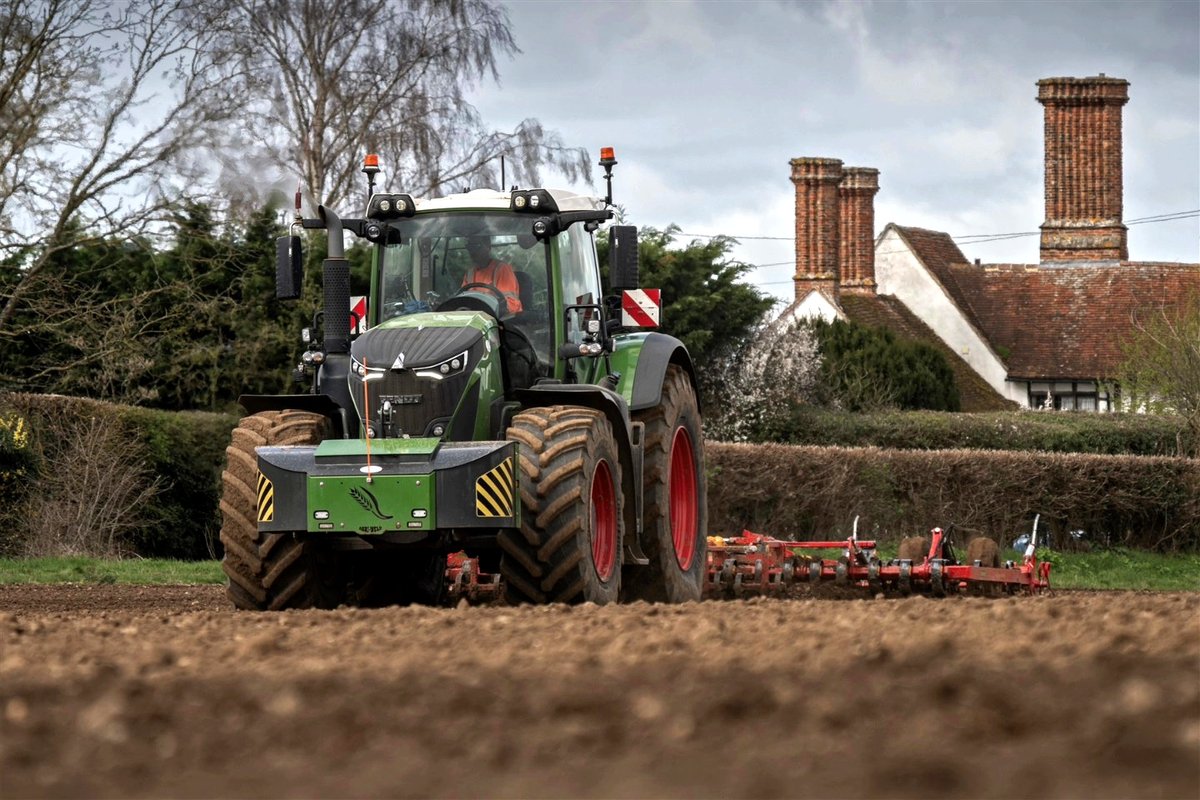 Its Fendt Friday!

This cracking shot is by chrisgurtonphotography  featuring an Agriweld weight block on a fendt 936 with vaderstad tine harrow.
#agriweld #fendt #itsafendt #fendtfriday #vaderstad #cultivation #arable #farm #farmmachinery #machine #agriculture #weightblock