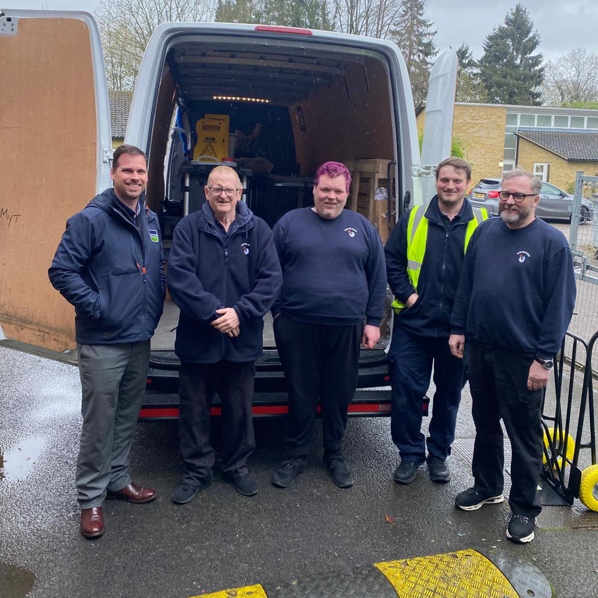 A MASSIVE thank you to the team at @BunzlCleaning for donating a van load of essentials for our community, including clothing, cleaning supplies and toiletries. Thank you so much for your continued support which is hugely appreciated 🙏💚