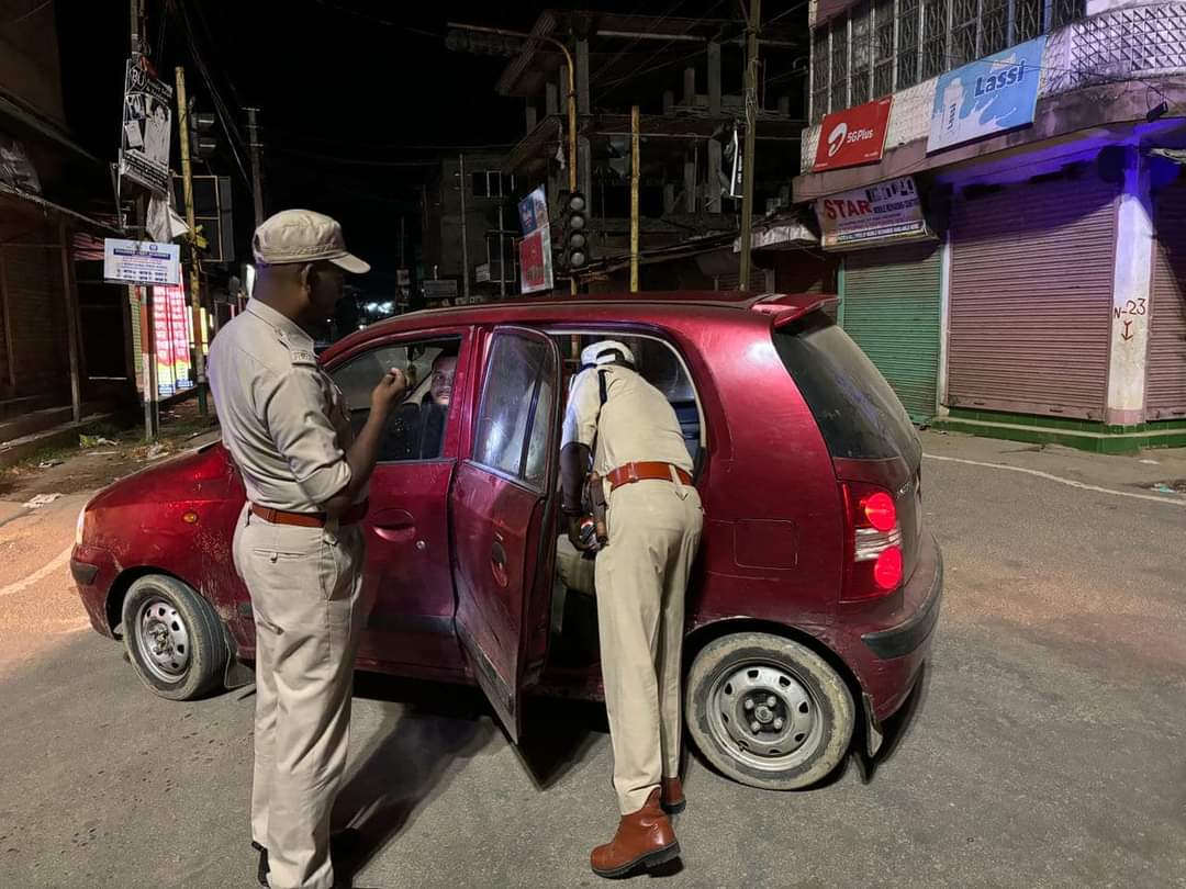 Night Domination / Night Patrolling of the last few nights conducted by the DSPs of Hailakandi. #জনহিতজনসেৱাৰ্থে #FreeAndFairElections #GPE2024 @CMOfficeAssam @gpsinghips @DGPAssamPolice @assampolice @KangkanJSaikia