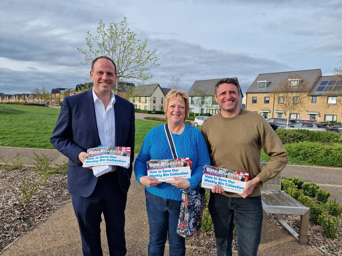 Lovely bit of canvassing and leafleting in Whitehouse with the indomitable Denise Brunning and @gregsmith_uk