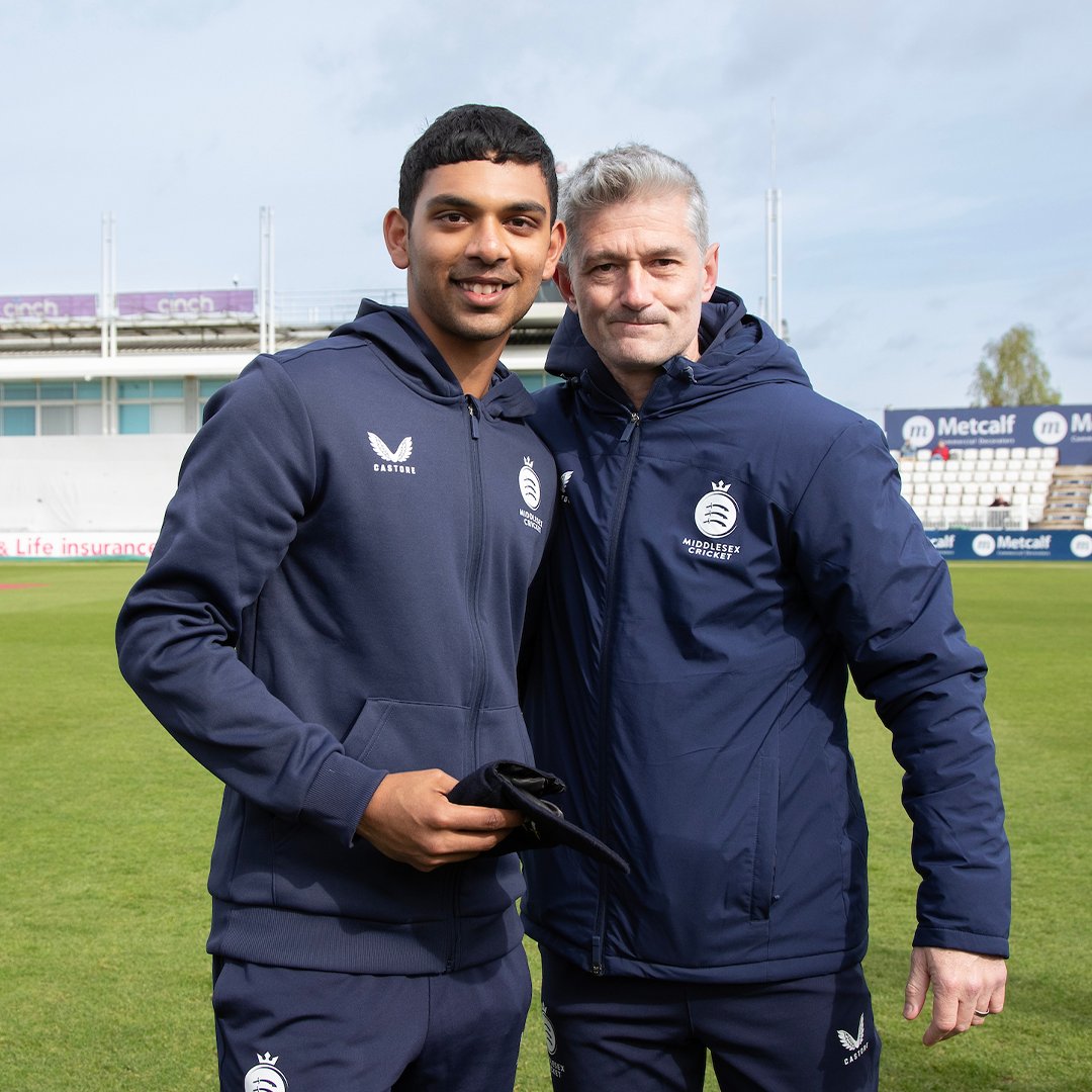 Congratulations to Nathan Fernandes who was presented with his Middlesex cap earlier this morning ahead of his debut👏

Good luck this week, Nathan 💪

#OneMiddlesex