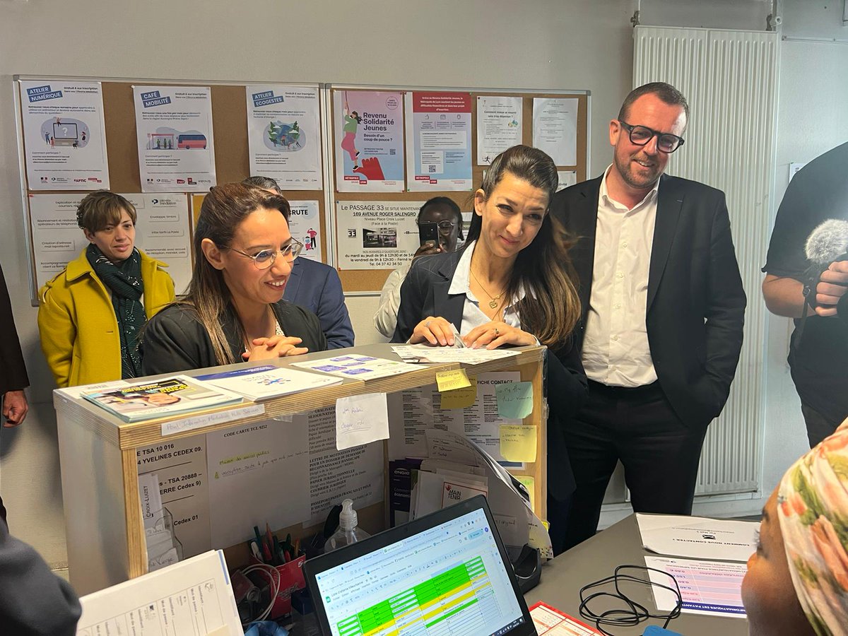 pimmsmediation's tweet image. Un signe de reconnaissance et de soutien envers les #associations Pimms Médiation qui, depuis près de 30 ans, s’engagent quotidiennement auprès des territoires pour favoriser la cohésion sociale. @bourratbenoit 

@cvansty @villeurbanne, @ANCTerritoires, @LMHabitat, @RametIsabelle