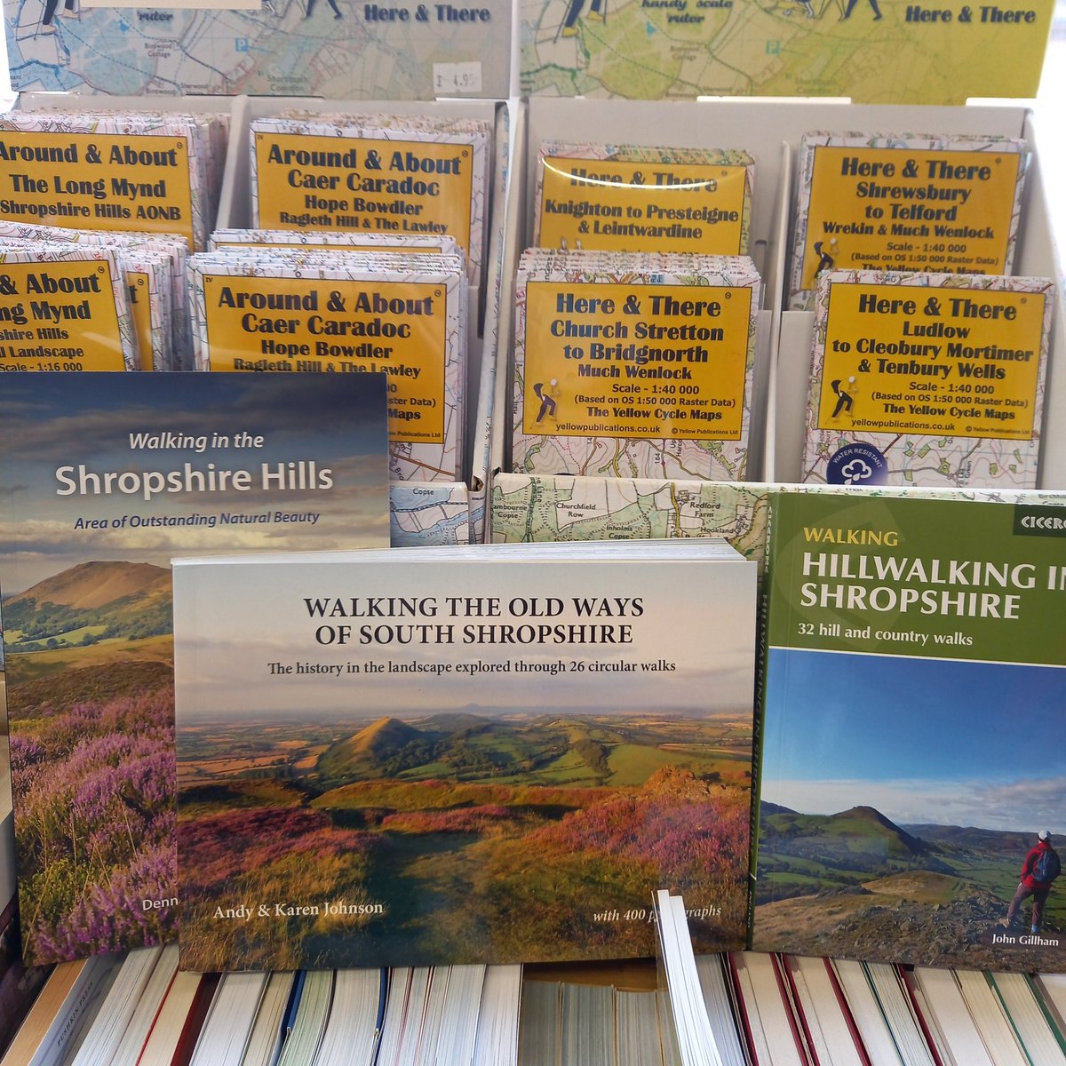 Quick! The sun's out! Grab a guide book and venture forth into the glorious Shropshire Hills! It's Friday 🎉 What are you reading this weekend? #burwaybooks #indiebookshop #Shropshire #ifyoulovebooksweloveyou #Bookworms #booksaremybag #bookshopdotorguk #walking