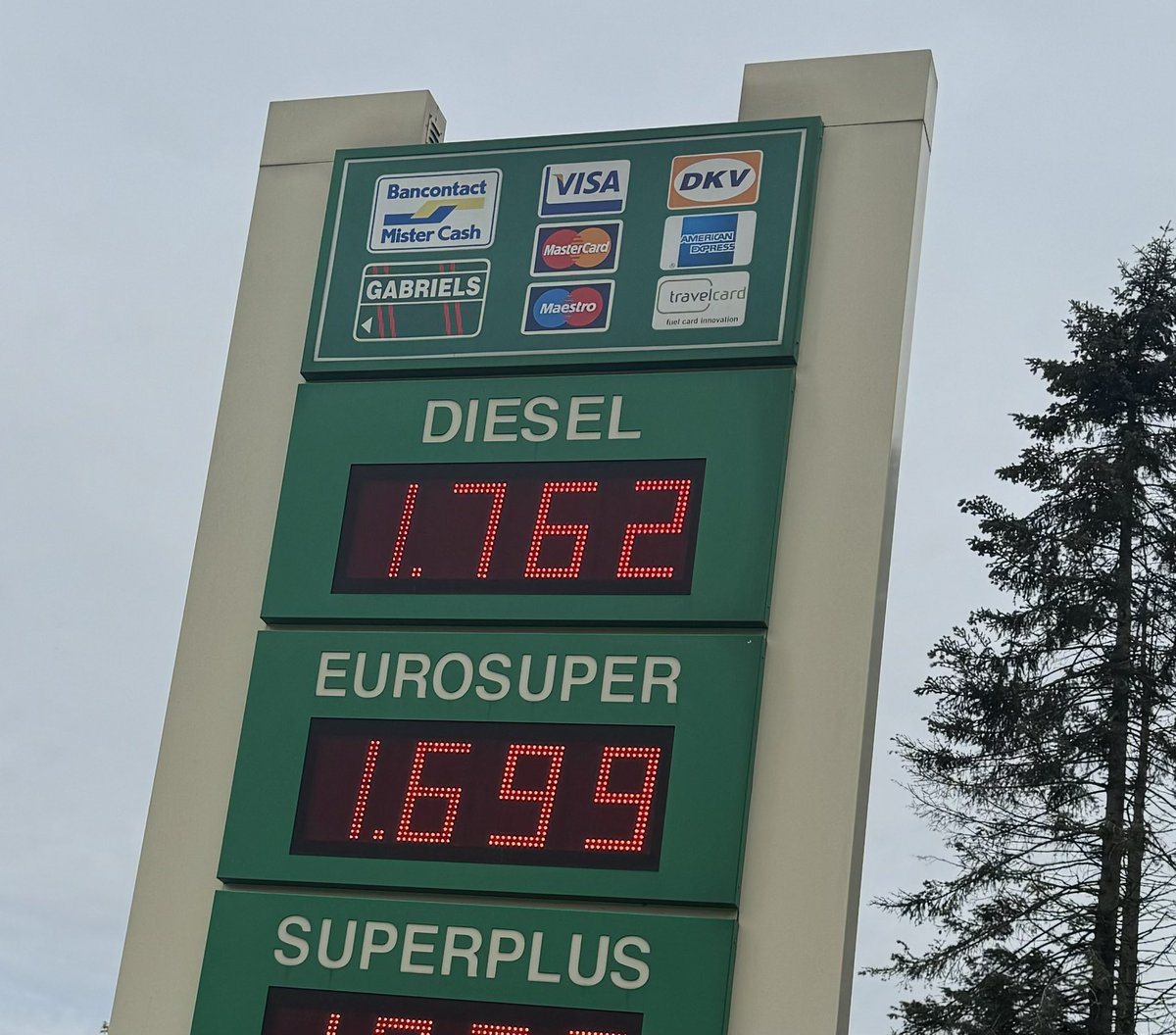 1.69 voor de benzine in Belgie.
We worden keihard genaaid in Nederland!!!

Hey @F__Timmermans wanneer los je dit nu eens op?? #PvdA

#benzineprijs