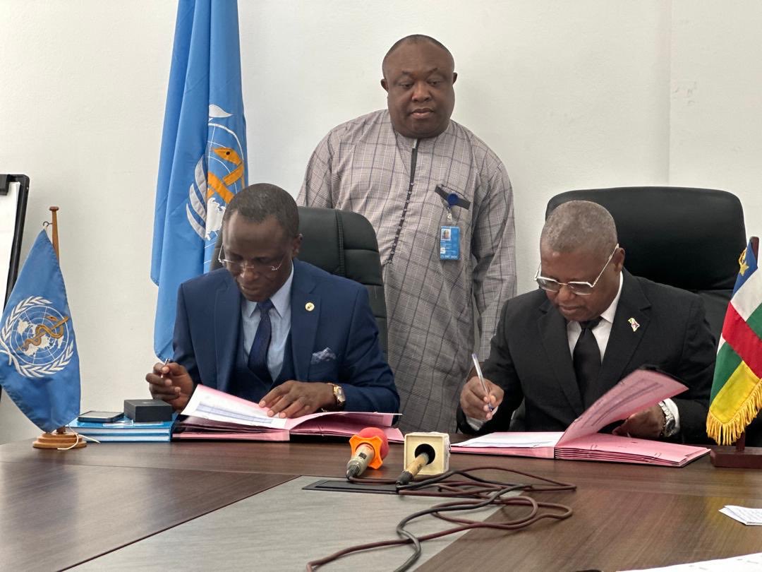 Signature du Programme Budget 2024-2025 entre le Ministère de la Santé et de la Population - RCA et l’Organisation Mondiale de la Santé République Centrafricaine - OMS RCA.