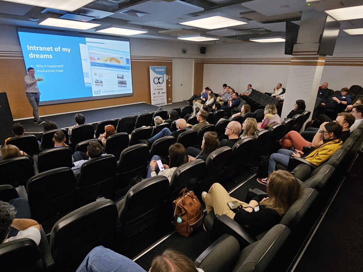 Marcin Wojciechowski is captivating the audience's attention at #CollabDaysPL with his session "Intranet of my dreams" 🩵 <a href="/mgwojciech/">Marcin Wojciechowski</a>