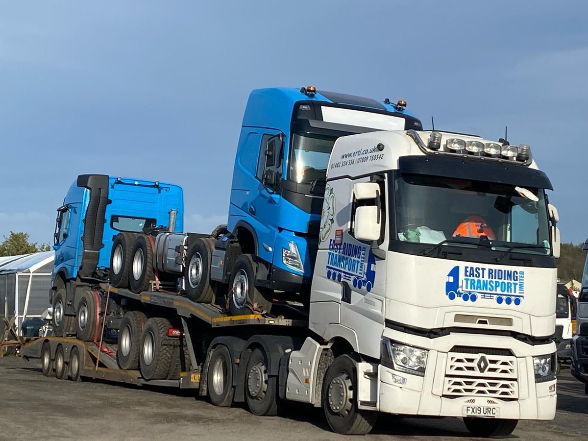 We’ve got our #Renault out this morning delivering a couple of Volvos. @RenaultTrucksUK @VolvoTrucksUK #Haulage #Logistics #Transporter #Trucking #Lorry #HGV #Collection #Delivery #UKWide.