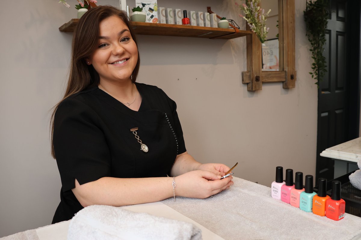 Meet Amy Dollimore, the Formula 1 fan turned beauty entrepreneur, making waves in the world of beauty therapy! 🏁💅 From Darlington College to pole position, as owner of her own thriving salon thanks to passion, hard work, and dedication! Full story: darlington.ac.uk/formula-1-enth…