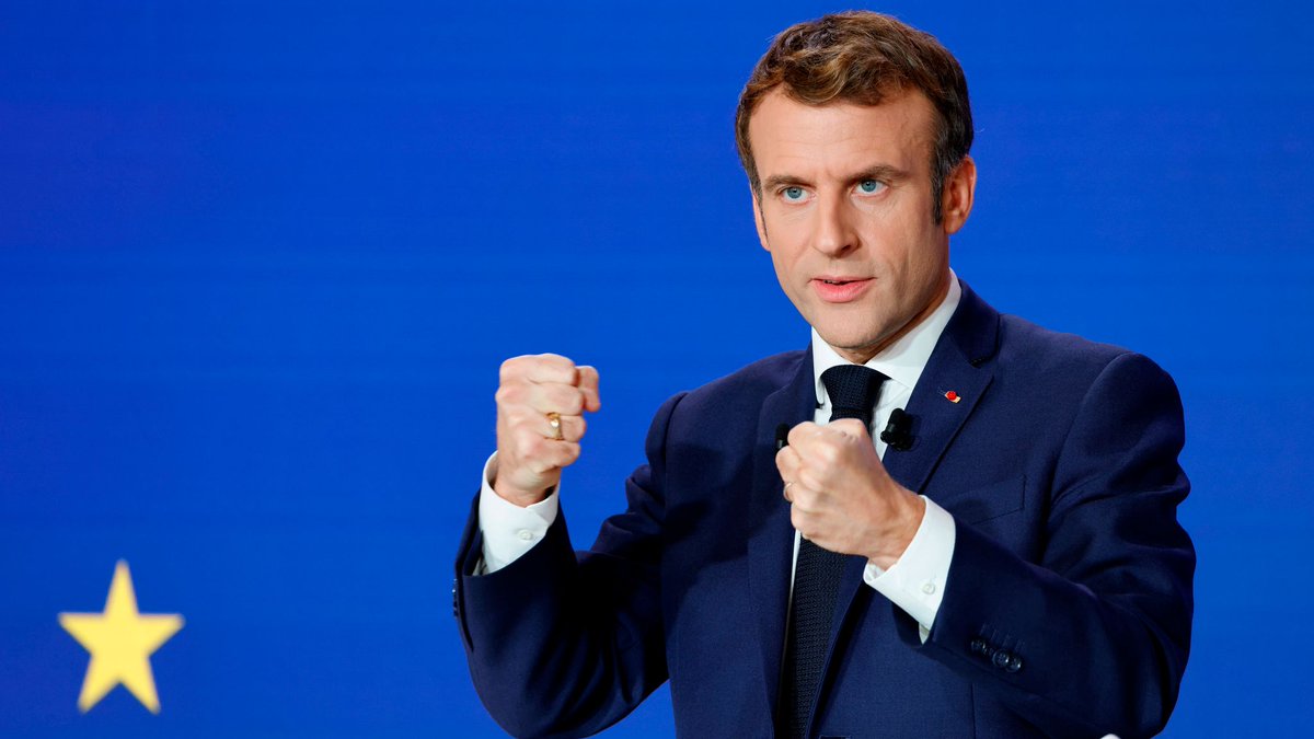 3/7 For decades, the US has served as Europe's protector. However, as isolationist traitors and useful idiots have led to a power vacuum in Europe, Macron is poised to seize this opportunity. This will have huge implications for Europe and the US.