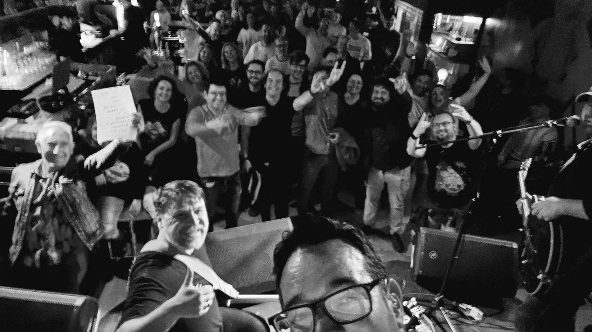 dropkickmusic's tweet photo. Another wonderful gig last night in Because, Castellon. Big thanks to the amazing Chica Medusa for playing and a packed,  top audience!
Onwards to Moratalla Pop Weekend!
Tonight at 9.30 with the legendary masters, @octubremusic 
See you there? 
https://t.co/BkegecEbkR https://t.co/priFt7ep6Q